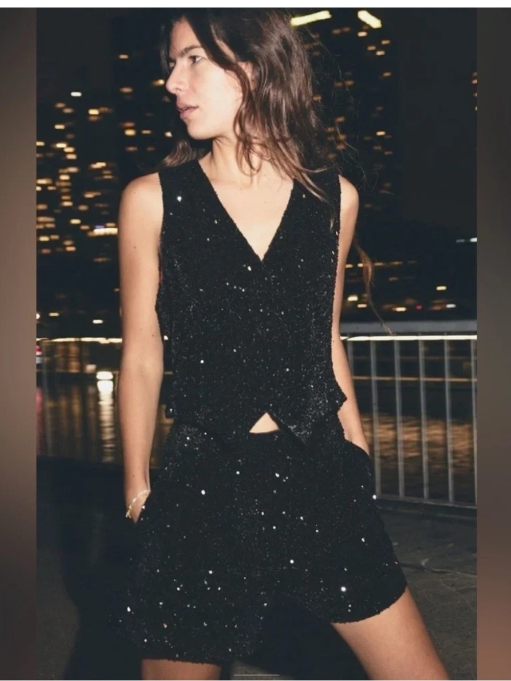 NEW Zara new with tags Fitted Sequin Vest Medium
🚨FINAL PRICE NO DISCOUNT